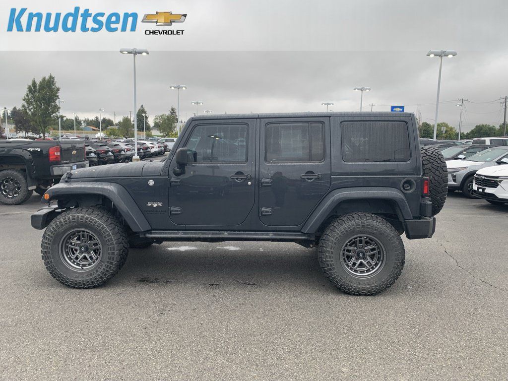 Used 2016 Jeep Wrangler Unlimited Sahara w/ Max Tow Package AWD/4WD image 4
