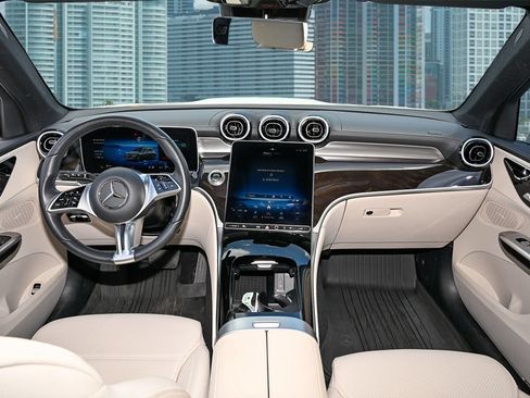 Used 2023 Mercedes-Benz GLC 300 image 19