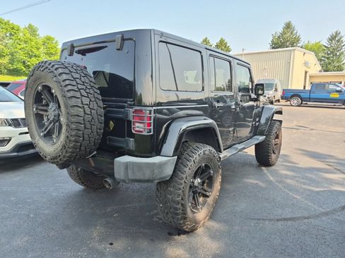 Used 2017 Jeep Wrangler Unlimited Sahara w/ Connectivity Group AWD/4WD image 4