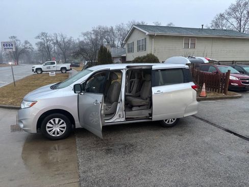 Used 2014 Nissan Quest S image 10