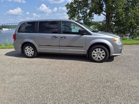 Used 2014 Dodge Grand Caravan American Value Package w/ UConnect Hands-Free Group FWD image 5