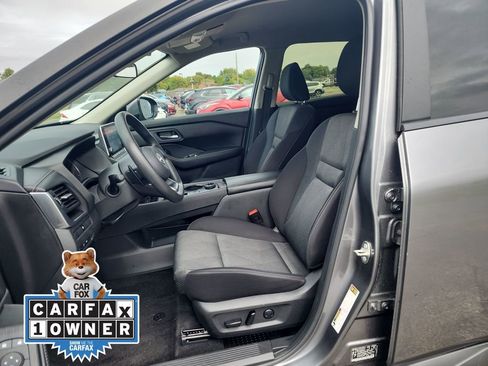 Used 2024 Nissan Rogue SV image 11