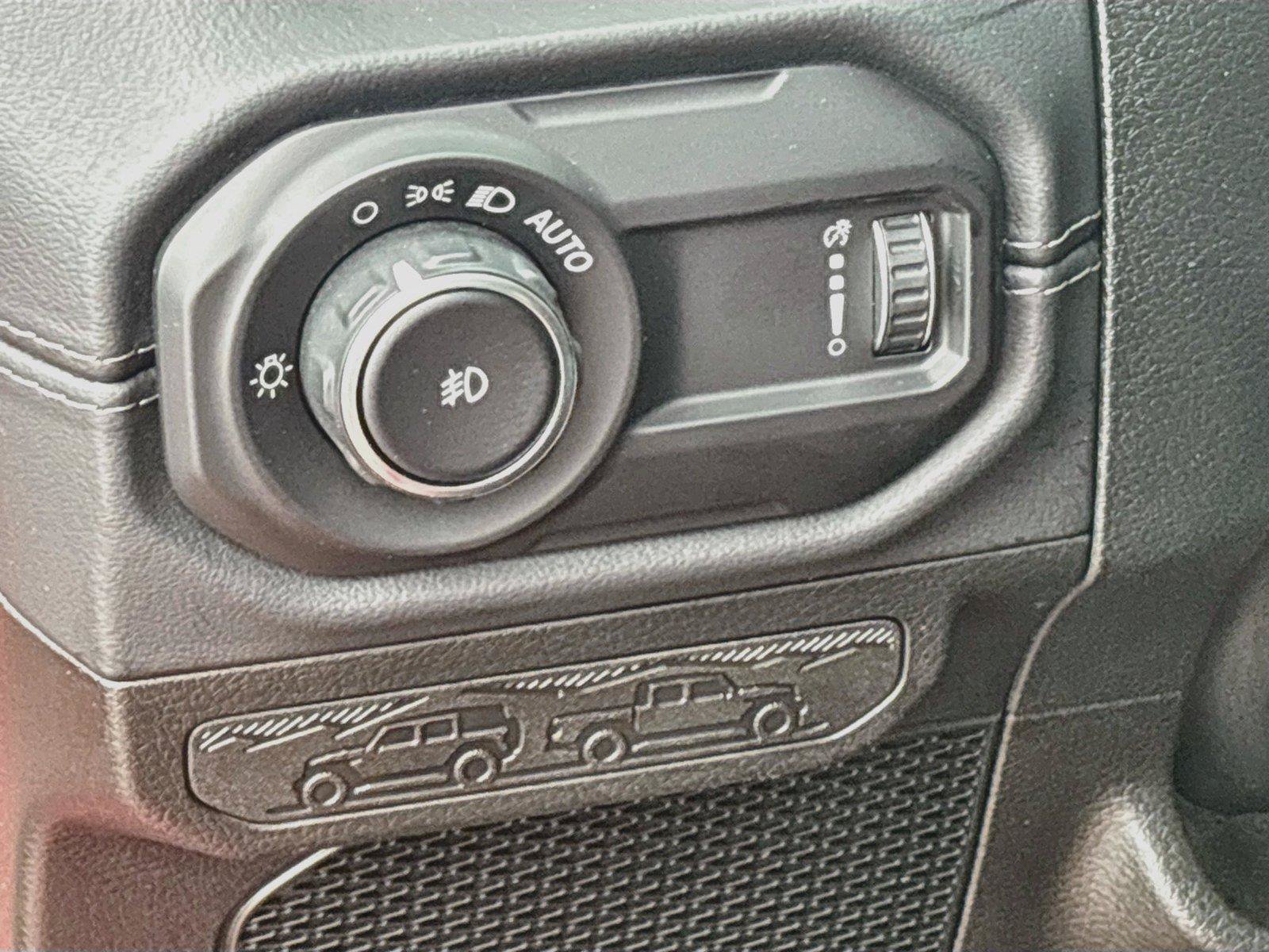 Certified 2025 Jeep Wrangler Unlimited Sahara AWD/4WD image 14