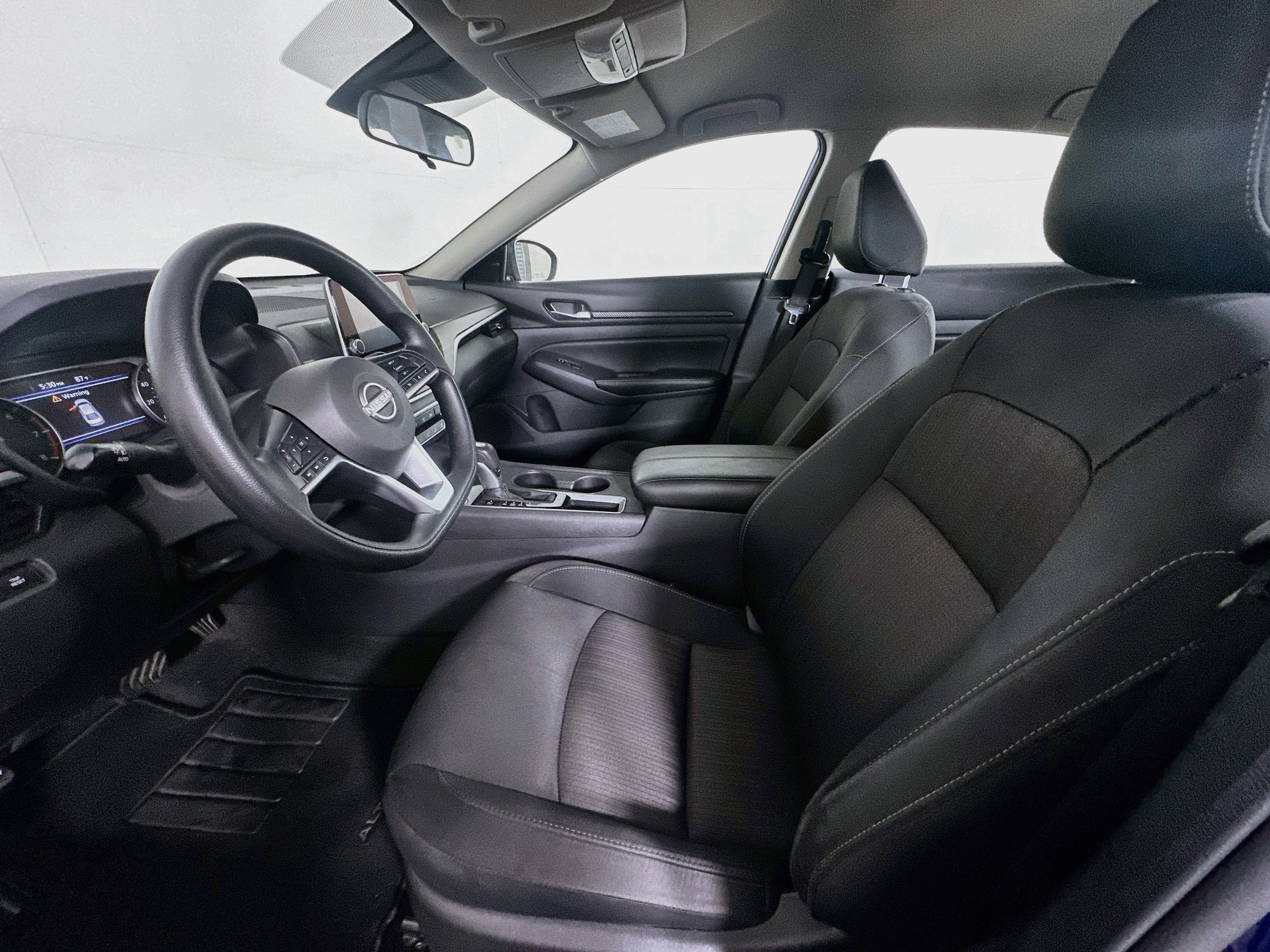 Used 2025 Nissan Altima 2.5 SV FWD image 13