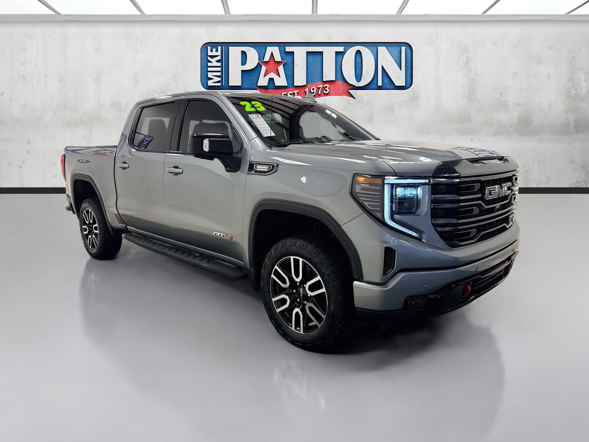 Used 2023 GMC Sierra 1500 AT4 w/ Technology Package AWD/4WD image 1