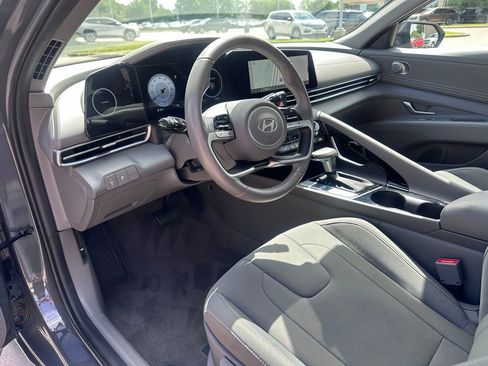 Used 2025 Hyundai Elantra SEL FWD image 23
