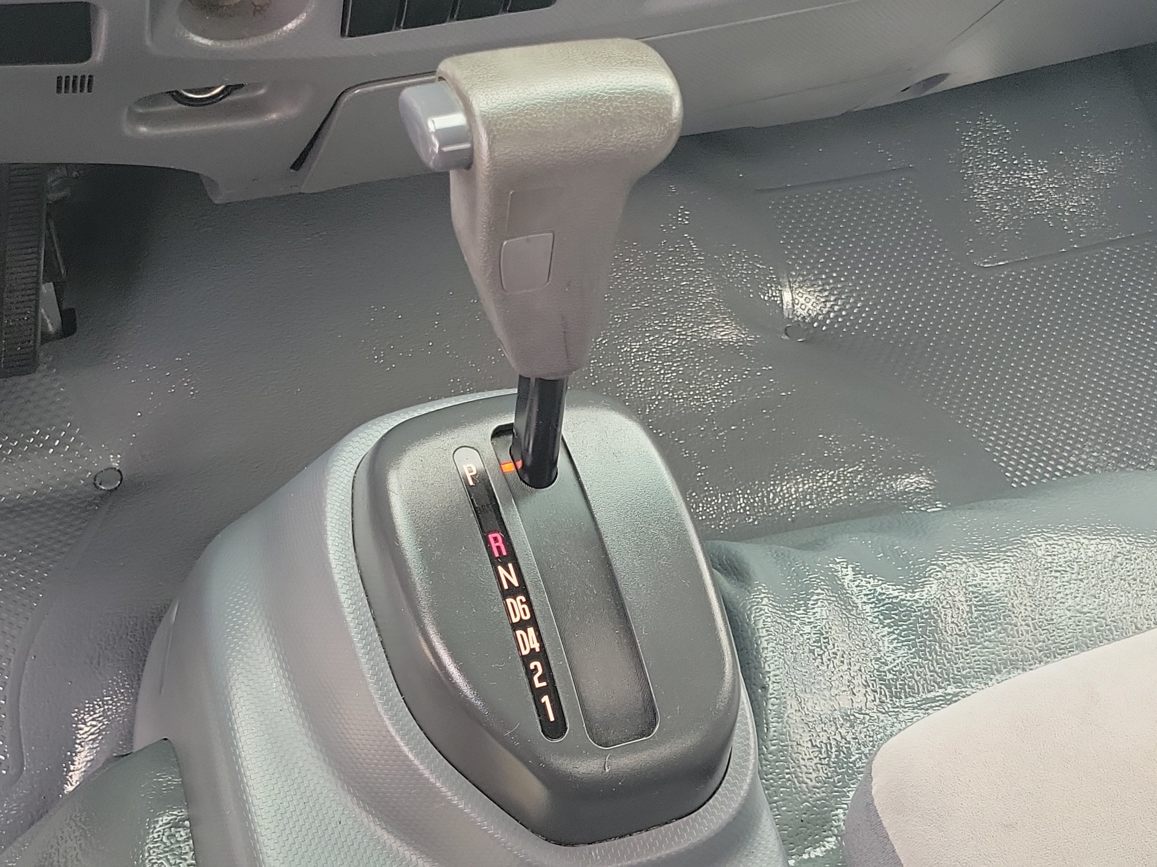 Used 2018 Isuzu NPR RWD image 31