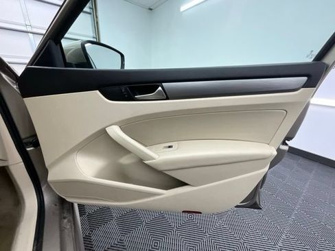 Used 2015 Volkswagen Passat 1.8T SE FWD image 14