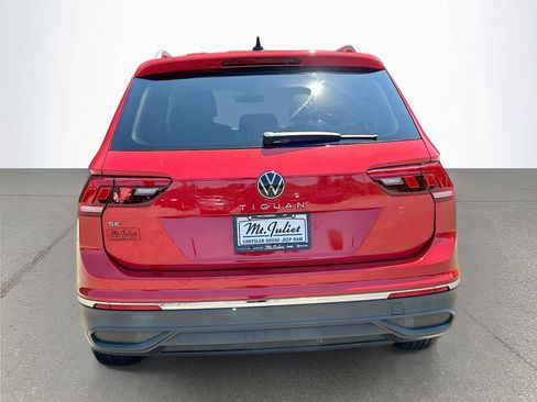 Used 2023 Volkswagen Tiguan SE w/ Panoramic Sunroof Package FWD image 5