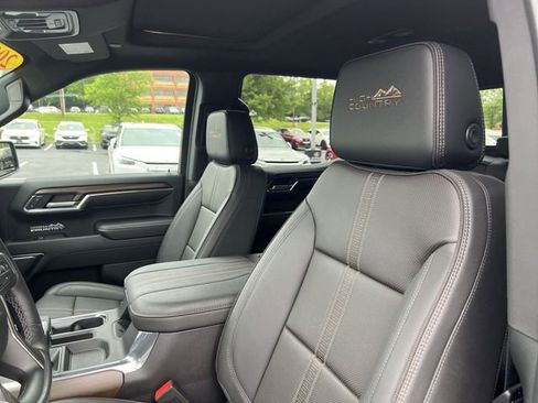 Used 2024 Chevrolet Silverado 1500 High Country w/ High Country Premium Package AWD/4WD image 9