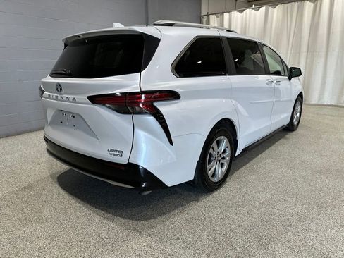 Used 2023 Toyota Sienna Limited AWD/4WD image 3