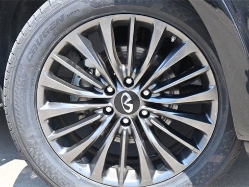 Used 2024 INFINITI QX80 Sensory image 8