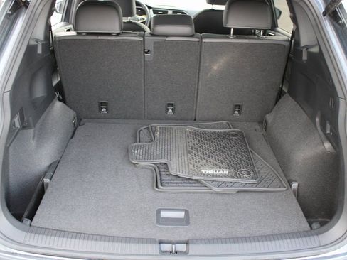 Certified 2024 Volkswagen Tiguan SE R-Line image 29