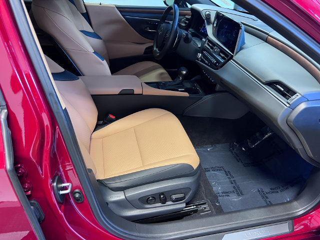 Used 2025 Lexus ES 350 w/ Premium Package FWD image 11