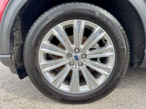 Used 2023 Ford Explorer Limited w/ Equipment Group 301A AWD/4WD image 33