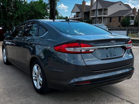 Used 2018 Ford Fusion SE w/ Fusion SE Technology Package FWD image 10