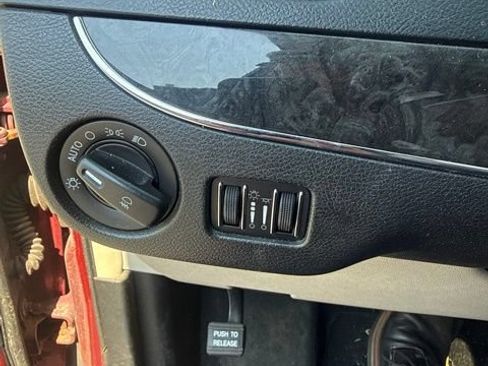 Used 2011 Chrysler Town & Country Limited FWD image 26