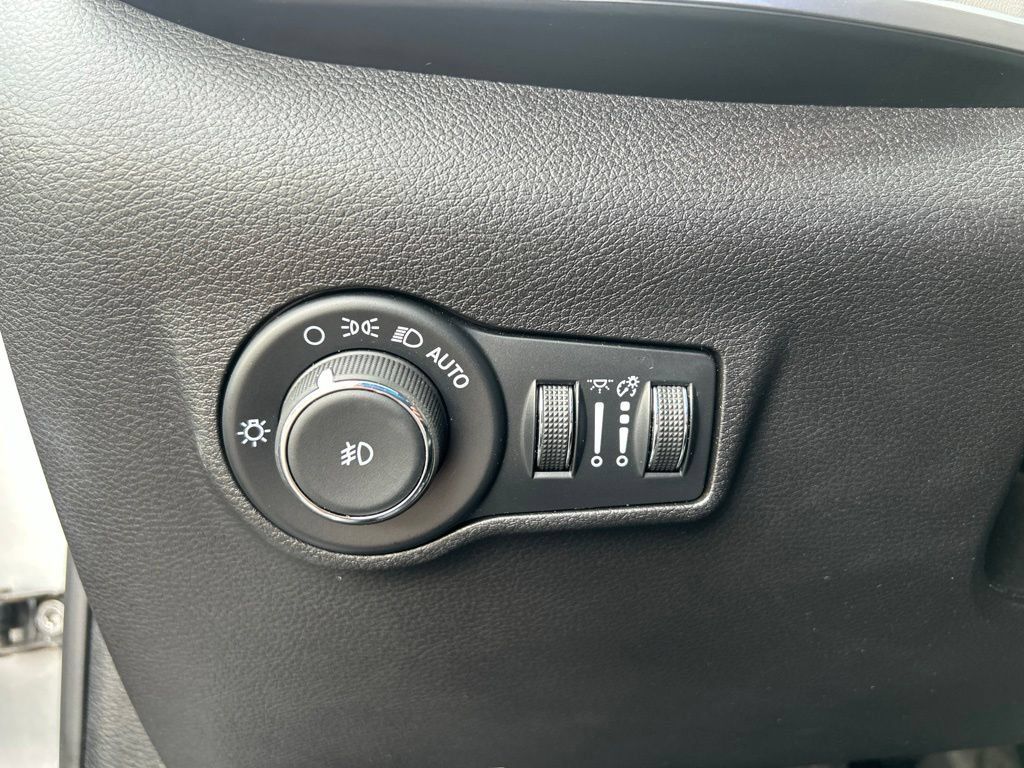 Used 2025 Jeep Compass Limited AWD/4WD image 21