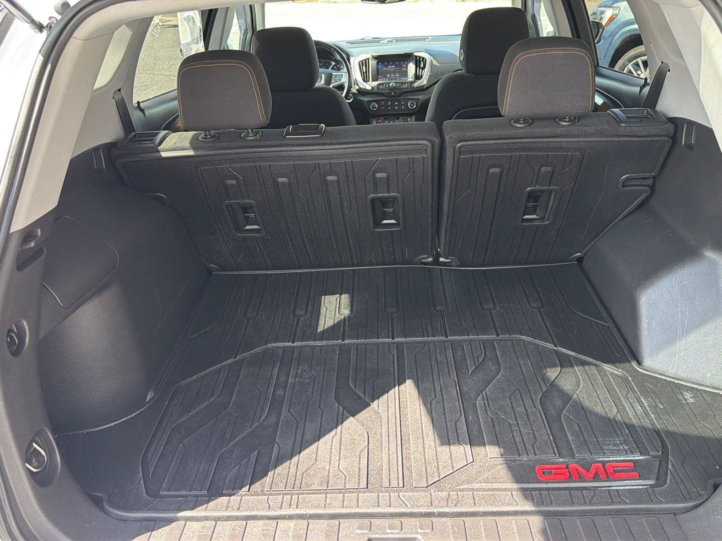 Used 2021 GMC Terrain SLE w/ LPO, Floor Liner Package FWD image 11