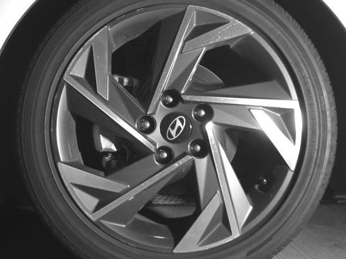 Used 2025 Hyundai Elantra SEL FWD image 12