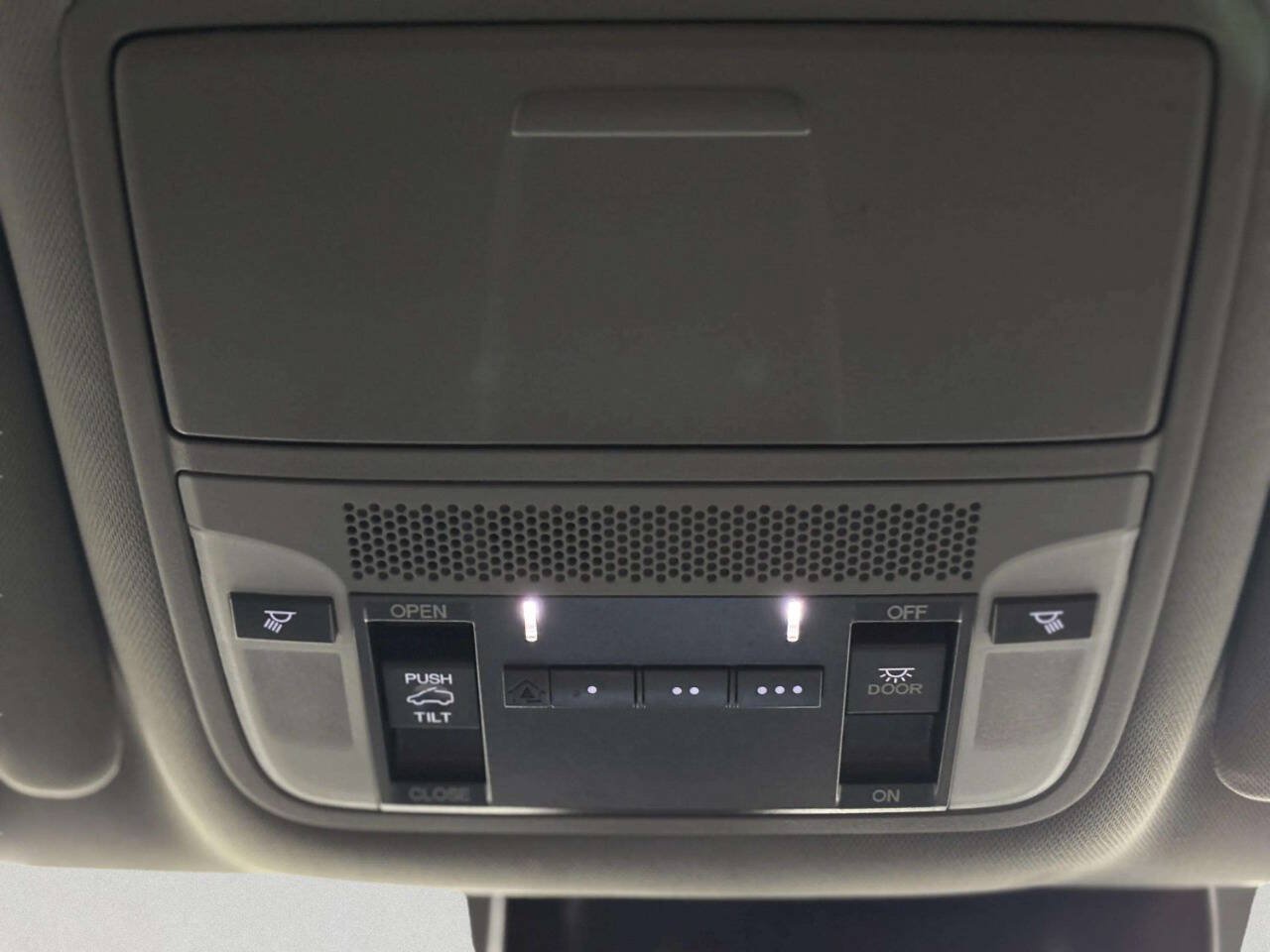 Used 2020 Acura MDX SH-AWD image 30