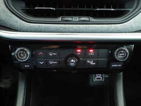 Used 2022 Jeep Compass Latitude FWD image 17