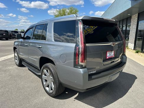 Used 2019 Cadillac Escalade Luxury AWD/4WD image 5