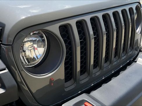 Used 2022 Jeep Gladiator Mojave w/ Trailer Tow Package image 27