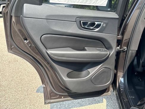 Used 2025 Volvo XC60 B5 Plus w/ Climate Package image 11