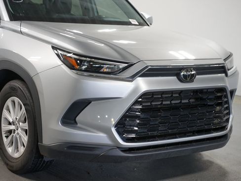 Used 2024 Toyota Grand Highlander FWD image 4