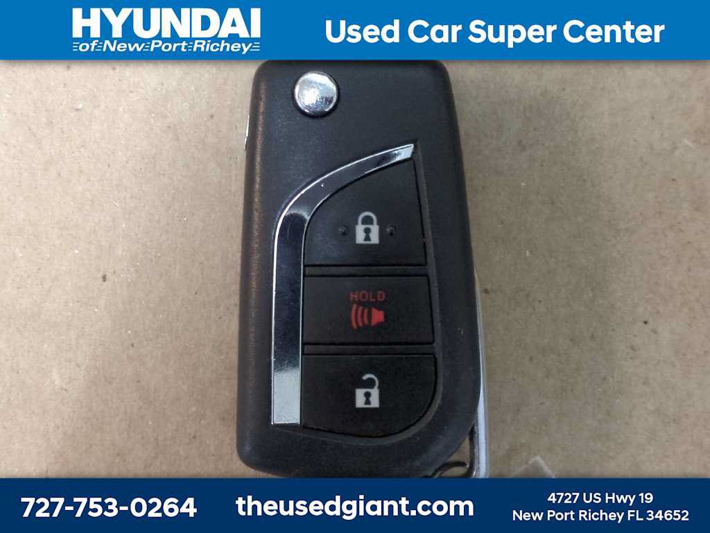 Used 2022 Toyota RAV4 LE AWD/4WD image 28