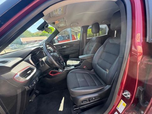 Used 2023 Chevrolet TrailBlazer RS FWD image 9