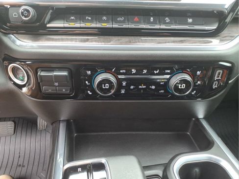 Used 2025 Chevrolet Silverado 1500 LTZ AWD/4WD image 25