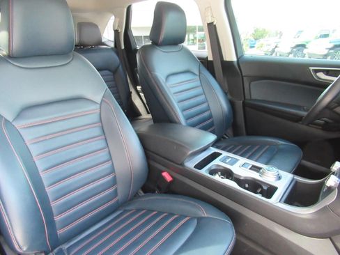 Used 2022 Ford Edge SEL w/ Sport Appearance Package AWD/4WD image 9