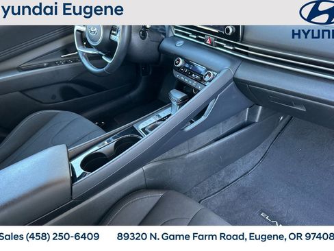 Used 2022 Hyundai Elantra SEL w/ Convenience Package FWD image 21