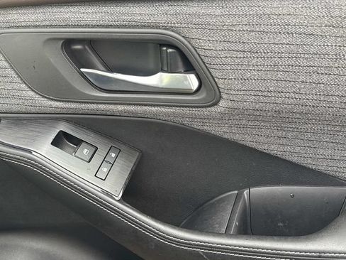 Used 2023 Nissan Rogue SV FWD image 19