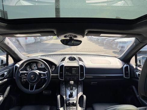 Used 2016 Porsche Cayenne Turbo AWD/4WD image 22