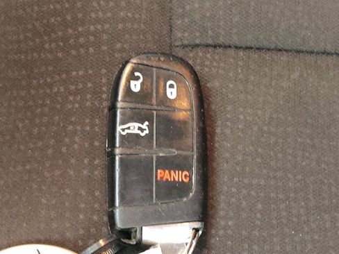 Used 2015 Chrysler 200 Limited w/ Convenience Group image 32