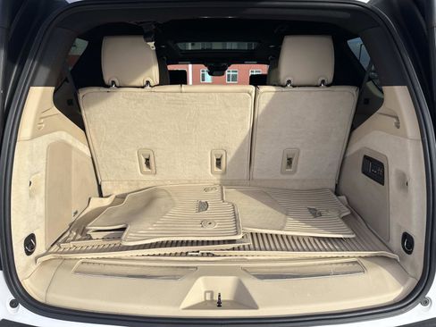 Used 2021 Cadillac Escalade Premium Luxury image 21