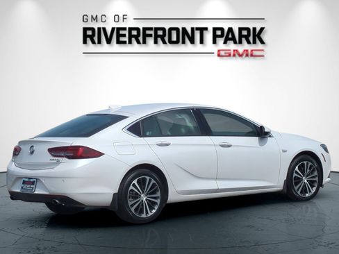 Used 2019 Buick Regal Preferred w/ Driver Confidence Package I AWD/4WD image 3