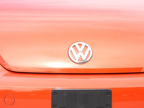 Used 2019 Volkswagen Beetle 2.0T SE FWD image 25