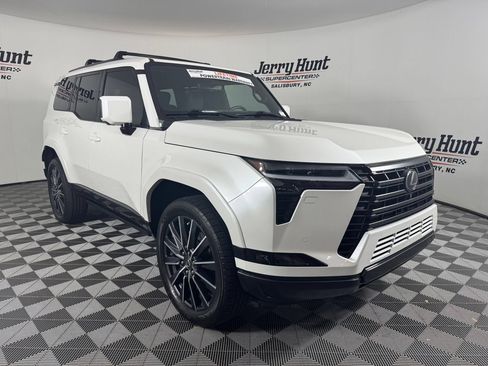 Used 2024 Lexus GX 550 w/ Accessory Package (Z1) AWD/4WD image 5