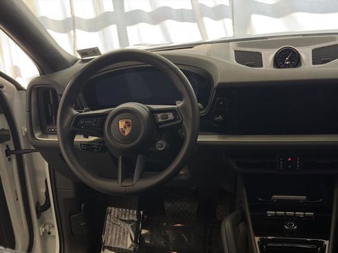 Certified 2025 Porsche Cayenne Coupe image 20