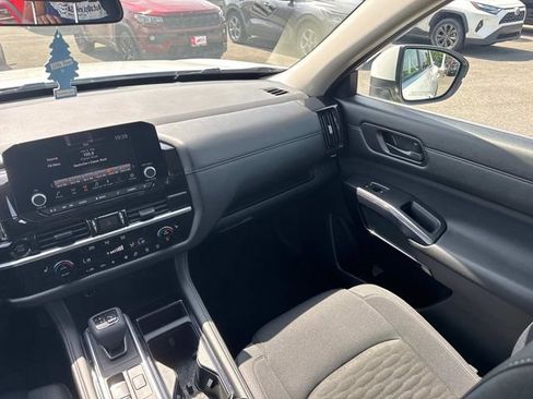 Used 2025 Nissan Pathfinder SV AWD/4WD image 19