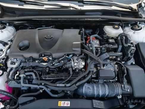 Used 2025 Toyota Camry SE image 28