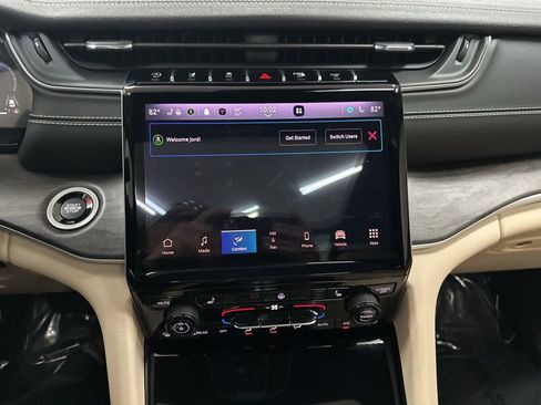 Used 2023 Jeep Grand Cherokee Limited image 14