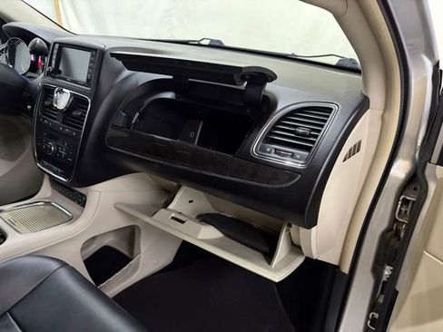 Used 2012 Chrysler Town & Country Touring-L w/ Premium Group FWD image 32