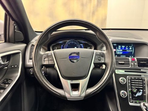 Used 2016 Volvo XC60 T6 R-Design Platinum w/ Climate Package image 20