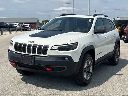 Used 2019 Jeep Cherokee Trailhawk AWD/4WD image 2
