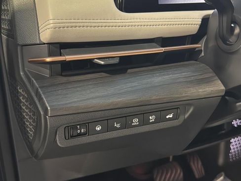 Used 2023 Nissan Ariya EVOLVE+ image 22